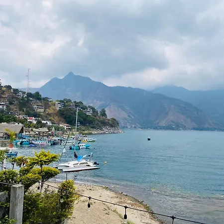Orilla - Lakefront Getaway